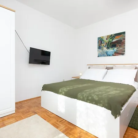 Point Of View * Punat